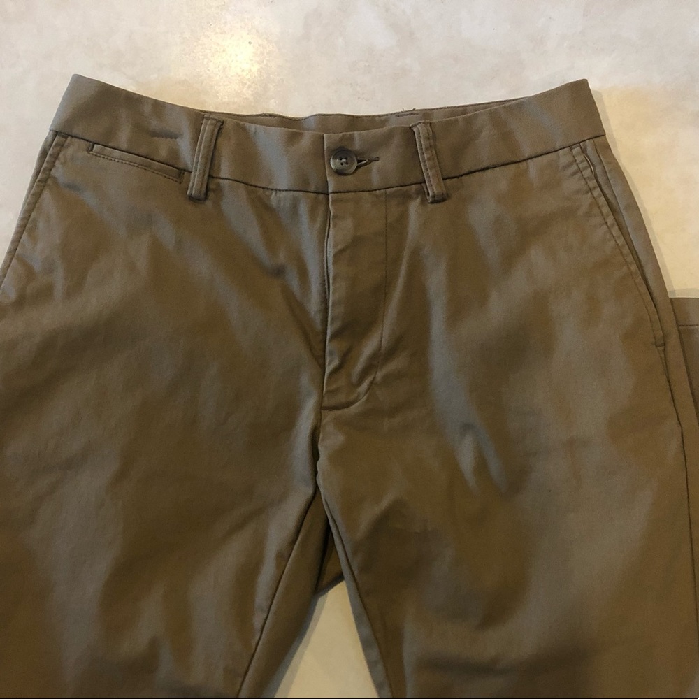Old Navy Men’s Chino pant 30x32